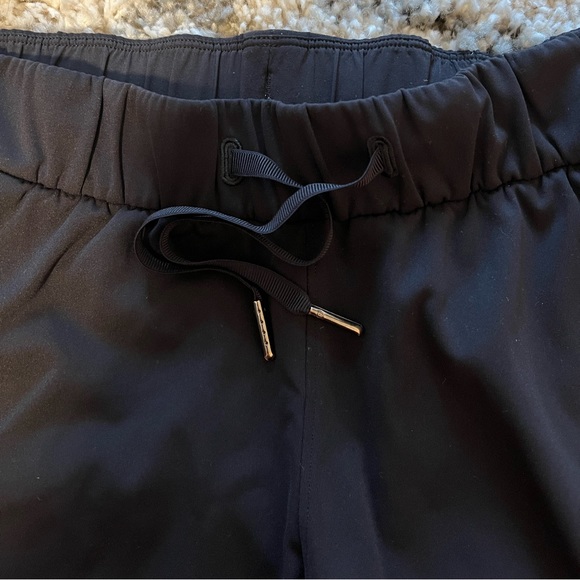 Lululemon On The Fly 7/8 Pant in Black size 4 - Picture 6 of 8